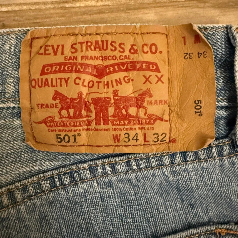 Vintage Y2K Levis 501 Original Fit Straight‎ Leg Light Wash Jeans Mens 34x32